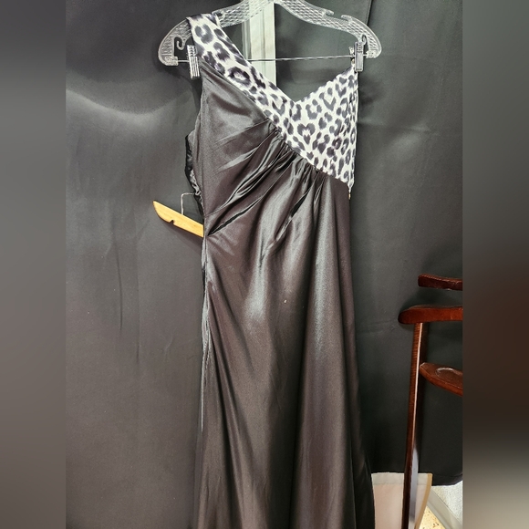 Prom Dress. Black. - Picture 2 of 4